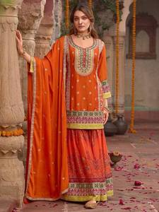 Nuevo Conjunto de Traje Sharara Pakistaní de Diseño Tradicional para Fiestas, en Seda Chinon Pesada con Lentejuelas Chine, Sin Arrugas y Reversible - Product Image 2