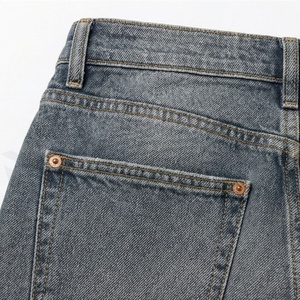 Shorts en jean pour femme coupe droite, design effet usé, ourlet brut, style streetwear décontracté d'été, couleur personnalisable, vêtements haut de gamme - Product Image 5