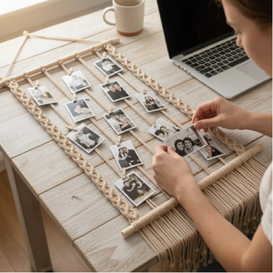 Porte-photo en macramé, décoration murale personnalisée, affichage d'images, art mural bohème neutre, cadeau pour maman, décoration de chambre d'étudiant - Product Image 5