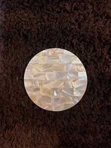 Sous-verres classiques en nacre avec motifs coquillages, une touche de couleur, faits à la main - Product Image 3