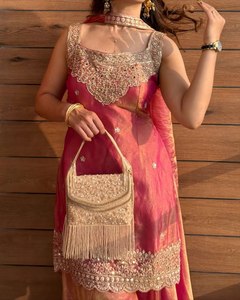 ชุดสาหรี่กะมีซผ้าไหมฟานดี้ปักลายสีชมพู ชุดอินเดียแบบดั้งเดิมสำหรับงานแต่งงาน งานรับปริญญา งานดิวาลี ไซส์ XL - Product Image 1