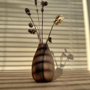 Jarrón de Nogal Hecho a Mano: Arte Rústico en Madera para Flores Secas - Product Image 5