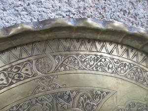 Assiette de présentation décorative de luxe en acier inoxydable écologique à bord festonné pour banquets et dîners - Product Image 4