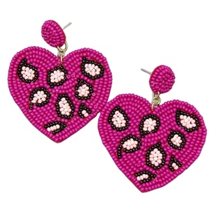 Pendiente colgante de gota con bordado de labios rojos con cuentas inspiradas en Cuteness con joyería hecha a mano y toque elegante de Hiba Enterprises - Product Image 5