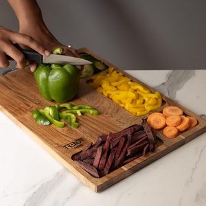Tabla de Cortar Rectangular de Madera de Acacia Duradera con Certificación FSC, con Compartimentos Integrados y Ranuras para Jugos, para Servir Queso y Pizza - Product Image 1