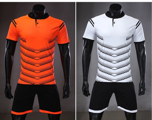 Ensemble d'uniformes de football sur mesure de haute qualité pour adultes, vente en gros, faible MOQ, Sialkot Pakistan, 100% polyester respirant et à séchage rapide - Product Image 5
