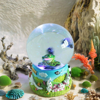 Globe de neige animal personnalisé Ocean World avec des flocons de neige blancs et de la musique, un globe d'eau fabricant professionnel de globe de neige