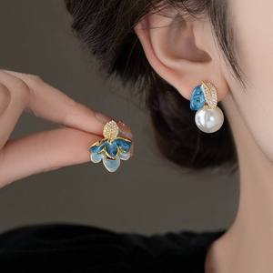 Boucles d'oreilles romantiques en perles bleues naturelles avec accents de diamants, plaquées or rose, unisexes, pour mariage, anniversaire, fête - Product Image 1