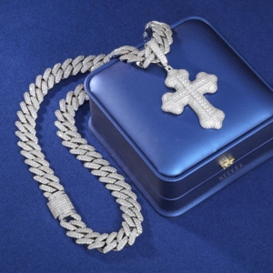 Pendentif Croix Royale Entièrement Sertie de Moissanite en Argent Sterling 925 - Pendentif Croix Moissanite Glacée Style Hip Hop, Pendentif Croix Fait Main - Product Image 5