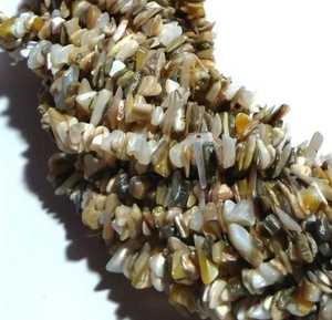 Perles en copeaux de nacre lisses et polies, forme libre, 4-5 mm, brin de 34 pouces - Product Image 6