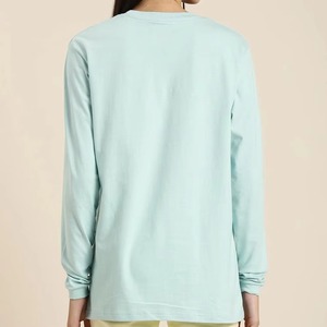 เสื้อเชิ้ตผ้าไหมน้ำแข็งน้ำหนักเบาสำหรับผู้หญิงแบบ OEM สั่งทำได้ ขายส่ง เสื้อเปล่า ระบายอากาศได้ดี เย็นสบาย เหมาะสำหรับฤดูร้อนและชายหาด ผลิตจากโรงงาน จำหน่ายจำนวนมาก - Product Image 5