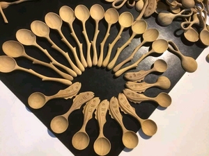 Cuillère en bois de qualité supérieure, élégante, fabriquée en bois massif, résistante à la chaleur pour la cuisson et l'usage quotidien - Product Image 5