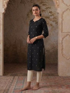 Kurta de Diseño Indio de Alta Calidad en Seda Negra para Mujer, con Estampado Dorado, Estilo Étnico para Fiesta, Corte Ajustado y Transpirable - Product Image 4