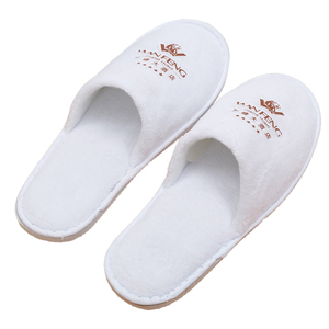 Pantofole di Lusso in Pile di Corallo per Hotel, Suola Spessa Antiscivolo, Punta Chiusa, Calde per Camere d'Albergo, Fornitura per Resort Invernali - Product Image 1