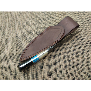 Cuchillo Hecho a Mano de Acero de Damasco con Mango Decorativo de Madera, Detalle de Turquesa y Funda de Cuero para Uso en Exteriores - Product Image 5