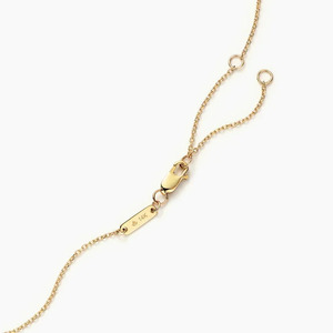 Collar de Oro con Colgante de Hoja Esculpida y Diamantes - Product Image 2