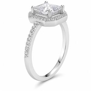 Anillo de Compromiso con Diamante Corte Princesa, Plata 925 con Baño de Rodio, Engaste Pavé, Diseño Geométrico Clásico para Mujer - Product Image 3