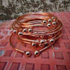 Bracelet manchette en cuivre pur fait main, en fil de cuivre massif rond, bijou de guérison artisanal en cuivre pour hommes et femmes, OEM. - Product Image 4