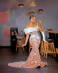 Foulard africain floral blanc de luxe fait main sur mesure en polyester grande taille pour réception africaine avec fleurs 3D - Product Image 3