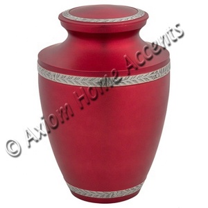 Lujosa urna de latón con artesanía exquisita y un acabado atemporal para un memorial duradero de Axiom Home Accents - Product Image 1
