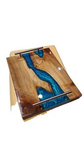 Bandeja para servir de resina y madera mixta fabricada con diseño de Río para servir alimentos con un estilo atractivo - Product Image 3