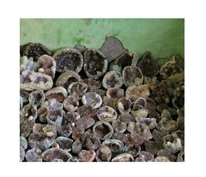 Lote de Especímenes Minerales de Geoda de Apofilita y Amatista Púrpura Natural Rara, Formación de Cristal Única para Coleccionistas y Decoración del Hogar - Product Image 1