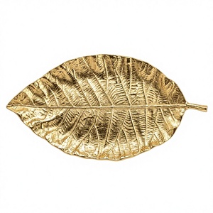 Corbeille à fruits de luxe dorée sur piédestal - Plateau décoratif en métal festonné et côtelé pour événements de mariage et décoration intérieure haut de gamme - Product Image 4