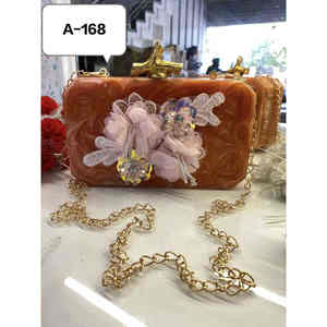 Embrague de resina colorido con diseño de remolino Accesorio artístico para moda llamativa y expresiones audaces - Product Image 1