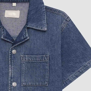 T-shirt décontracté en jean pour garçons avec col rabattu et fermeture boutonnée pour acheteurs en gros – Vêtement d'extérieur tendance avec logo 2026 - Product Image 4