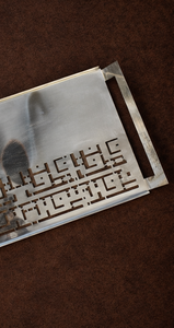 Plateau de service rectangulaire moderne en argent avec poignées découpées géométriquement, plat décoratif en acier inoxydable pour hôtel, buffet, événement - Product Image 2