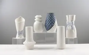Ev dekorasyon için Modern tasarım porselen vazo ilmek çiçek desen mat opak sır oteller günlük kullanım seramik malzeme