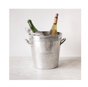 Refroidisseur à vin en métal finition argent antique, style bistrot français, avec détails en relief et poignées - Product Image 1