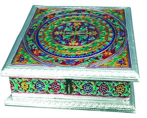 Boîte artisanale en laiton émaillé avec motif floral en relief, plaquée or, irrégulière, objet de collection artistique, souvenir antique, artisanat de Delhi - Product Image 2