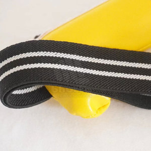 Mitaine souple en PU de haute qualité pour l'entraînement de boxe, les arts martiaux, le sparring et le combat libre - Personnalisable - Product Image 2