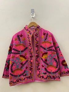 Chaqueta Corta de Invierno de Terciopelo Suave Suzani, Chaqueta Hecha a Mano, Chaqueta Bordada, Abrigo de Terciopelo, Abrigo Suzani - Product Image 2