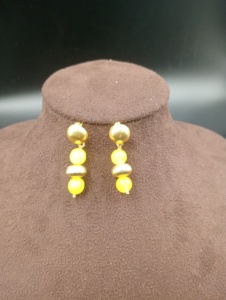 Pendientes Colgantes Chapados en Oro Amaira Jewels con Perlas de Imitación, Pendientes de Fiesta con Forma de Bola Vintage para Mujer de Rajasthan - Product Image 3