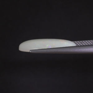 โอปอลธรรมชาติสีขาวรับรองโดย IGI น้ำหนัก 5.35 กะรัต รูปทรงวงรี ขนาด 18x12.5 มม. ตัดด้วยมือ ขัดเงา ผ่านการเคลือบแว็กซ์/น้ำมัน - Product Image 2