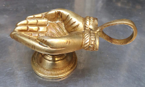 Lámpara de aceite Diya artesanal de latón con diseño floral, tradicional Deepak Deepam con motivo floral para el hogar o el templo - Product Image 4
