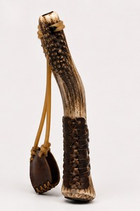 Slingshot artisanal en bois de cerf, accessoire d'extérieur en bois de cerf naturel, poignée confortable, style traditionnel - Product Image 3