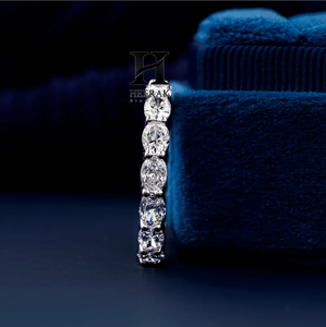 Anillo de Eternidad Personalizado de Oro Blanco de 14K/18K con Diamante Cultivado en Laboratorio de Corte Ovalado VVS VS de Alta Calidad con Puntas Compartidas para Mujer - Product Image 6