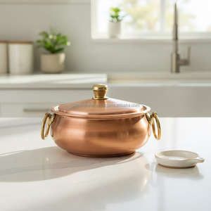 Marmite ronde en cuivre pur faite à la main avec poignées robustes pour la cuisine gastronomique - Product Image 3