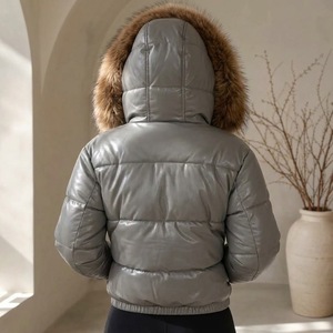 Veste en cuir matelassée pour femme, faite à la main, avec capuche en fausse fourrure, Pufferjacken damen - Product Image 3