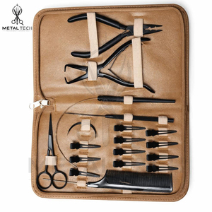 Kit d'outils pour extensions capillaires personnalisables avec pochette en cuir beige, pinces à micro-perles, ciseaux, peigne à queue et aiguille de tirage - Product Image 4