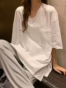 เสื้อยืดผู้หญิงฤดูร้อนแบบเป็นมิตรกับสิ่งแวดล้อม ทรงหลวมสไตล์เกาหลี ชายเสื้อพับได้ ด้านหน้าสั้นด้านหลังยาว แขนสั้น คอวี ทรงปกติ - Product Image 5