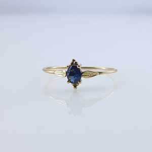 Bague de fiançailles et de mariage en saphir bleu naturel taille ovale pour femme, en argent sterling 925, bijoux fins, vente en gros - Product Image 1