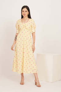 Robe midi jaune à pois avec manches bouffantes, col croisé, froncée, coupe trapèze ample, tenue décontractée d'été pour femme - Product Image 4