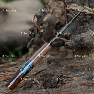 Couteau de camping à lame fixe en acier Damas de qualité industrielle, marque privée, directement de l'usine UA Supplies, manche en bois et résine bleue - Product Image 5