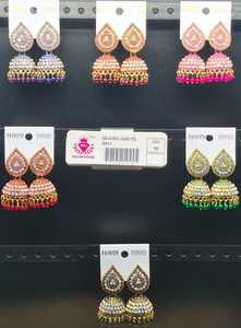 Boucles d'oreilles jhumka en forme de goutte d'eau, serties de pierres et de perles colorées bleues, oranges, roses, rouges, vertes, noires, imitation ethnique traditionnelle. - Product Image 2