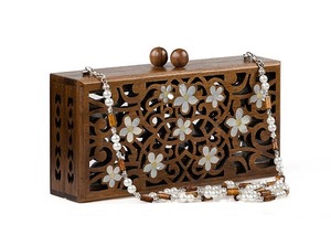Pochette boîte mosaïque en nacre faite à la main avec élégante chaîne de transport - Product Image 3