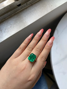 Bague classique en or 14 carats avec émeraude taille émeraude et accents de diamants, style fiançailles classique, certifiée IGI - Product Image 6